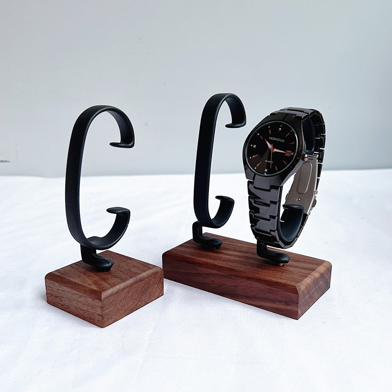 木製C型ウォッチホルダー、無垢材ジュエリーディスプレイスタン - Jewelry And Watches Inc のレビューと価格